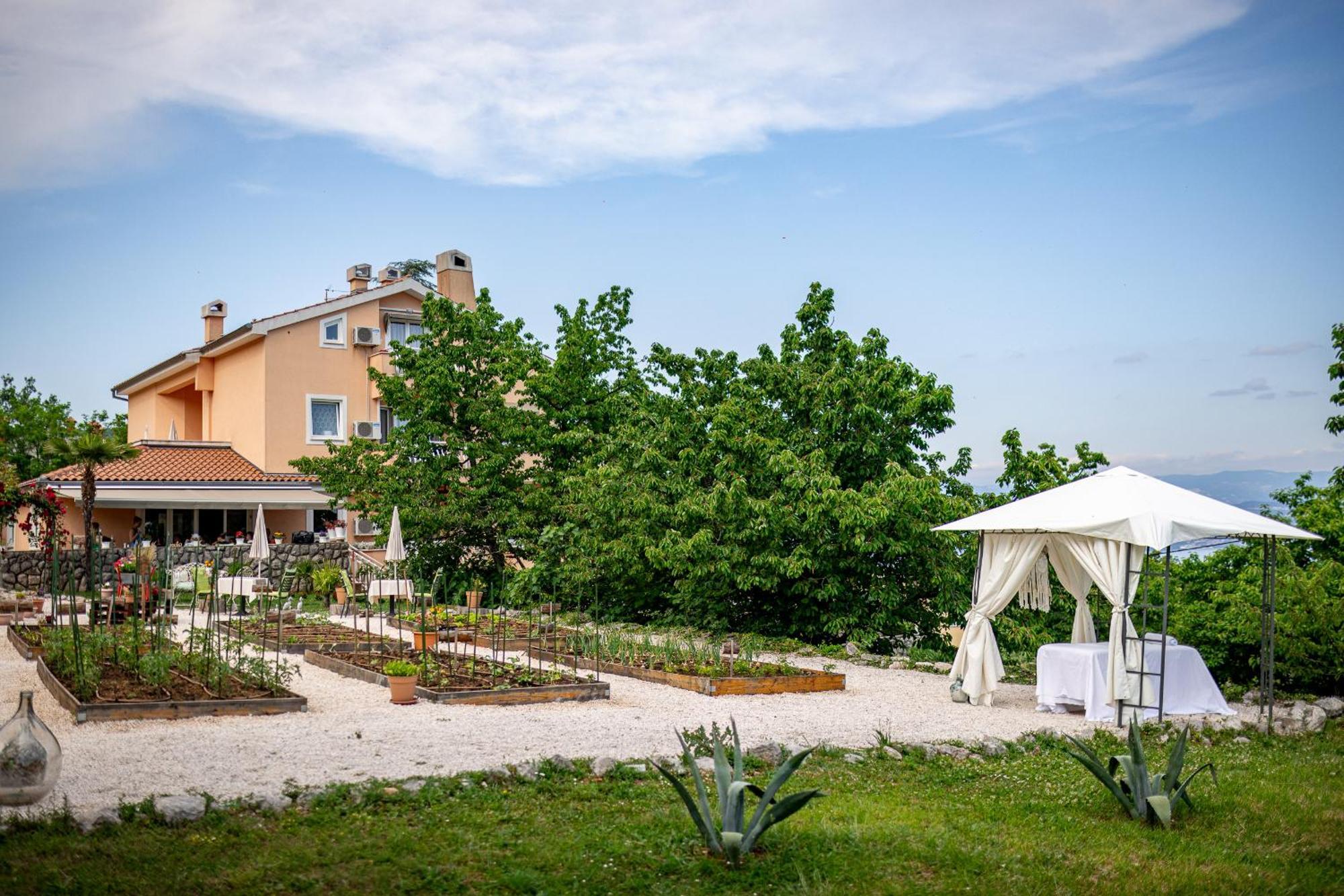 Villa Nada Ловран Екстериор снимка