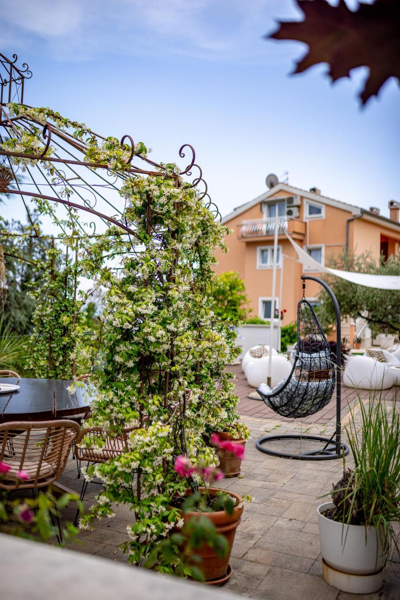Villa Nada Ловран Екстериор снимка