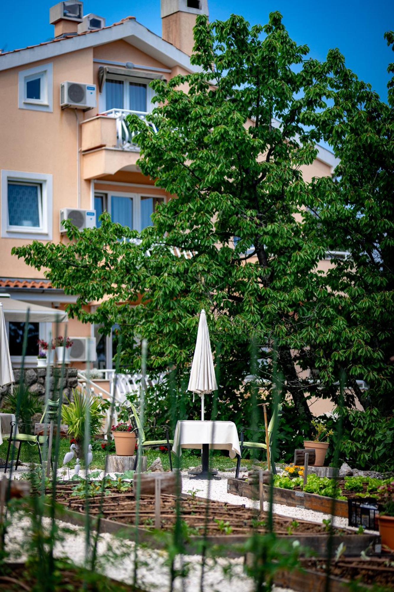 Villa Nada Ловран Екстериор снимка