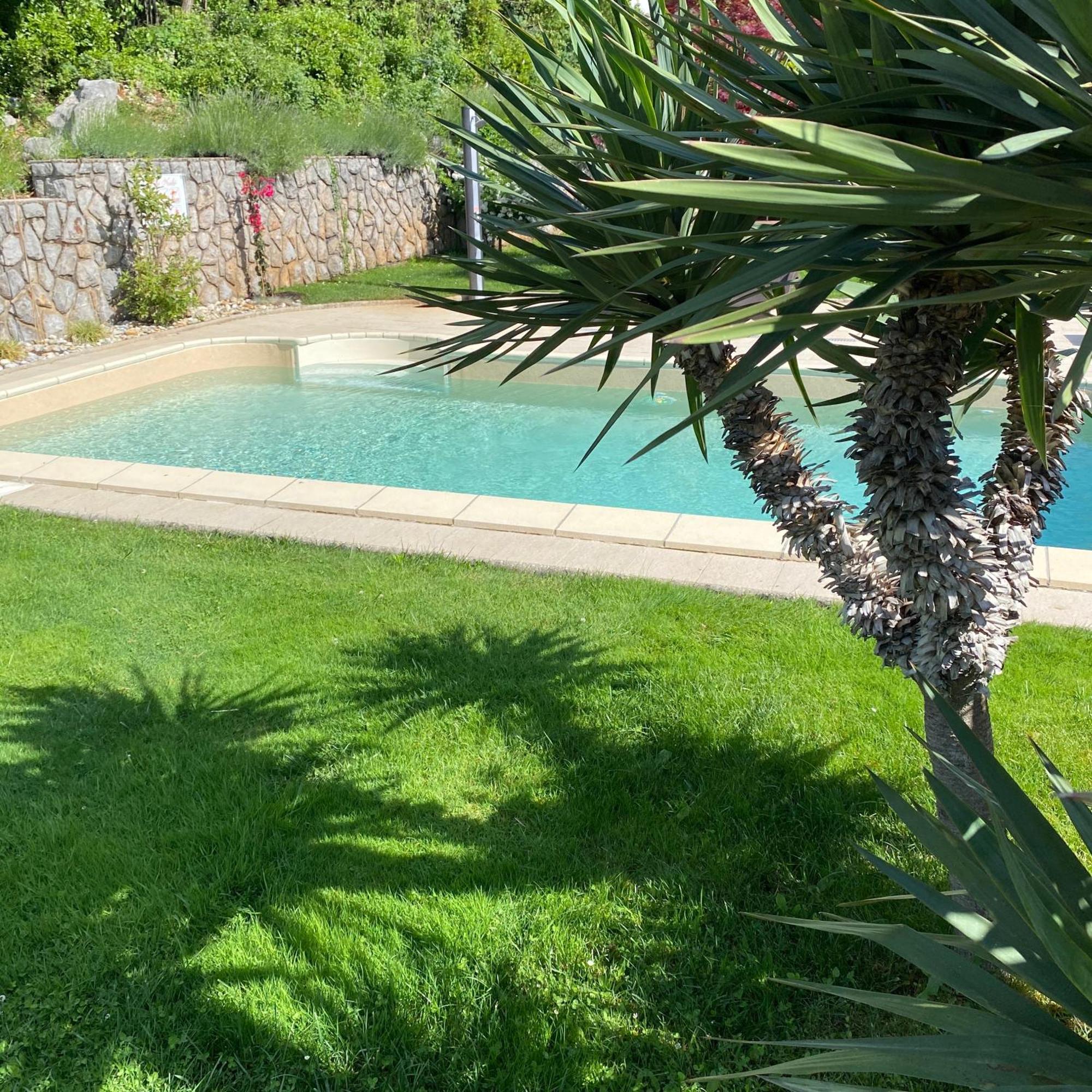 Villa Nada Ловран Екстериор снимка