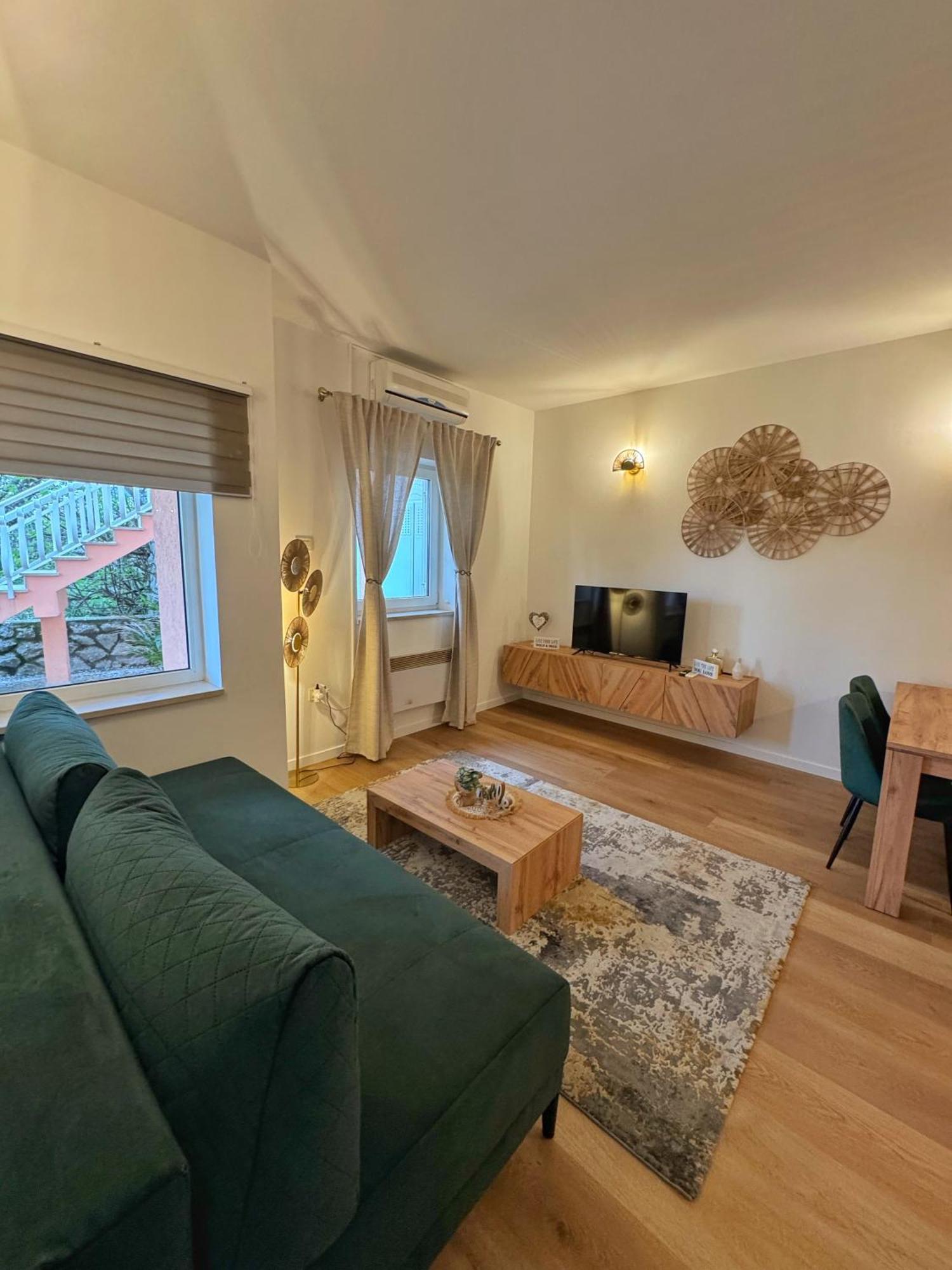 Villa Nada Ловран Екстериор снимка