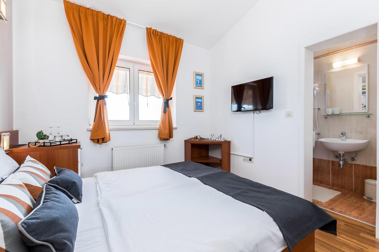 Villa Nada Ловран Екстериор снимка