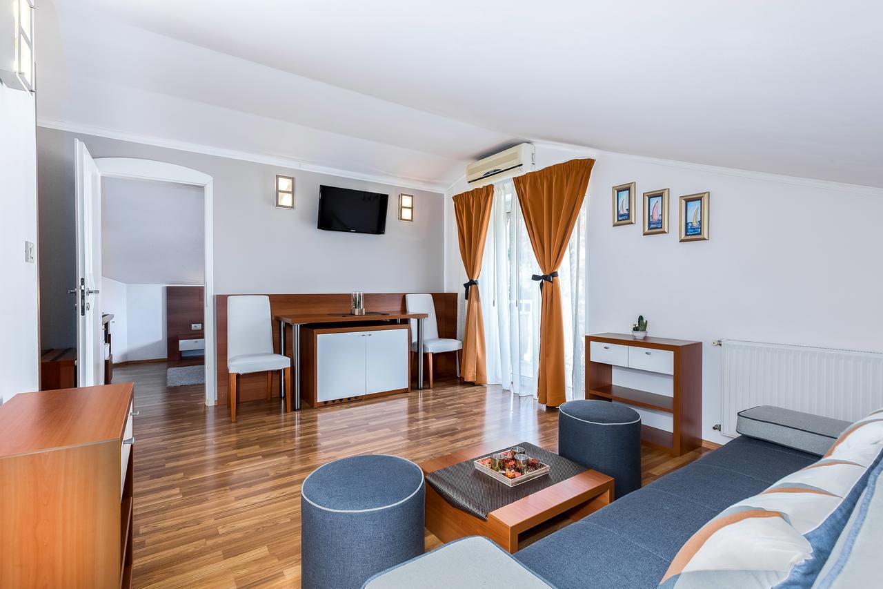 Villa Nada Ловран Екстериор снимка