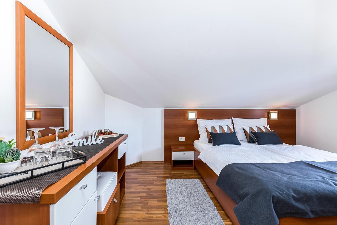 Villa Nada Ловран Екстериор снимка