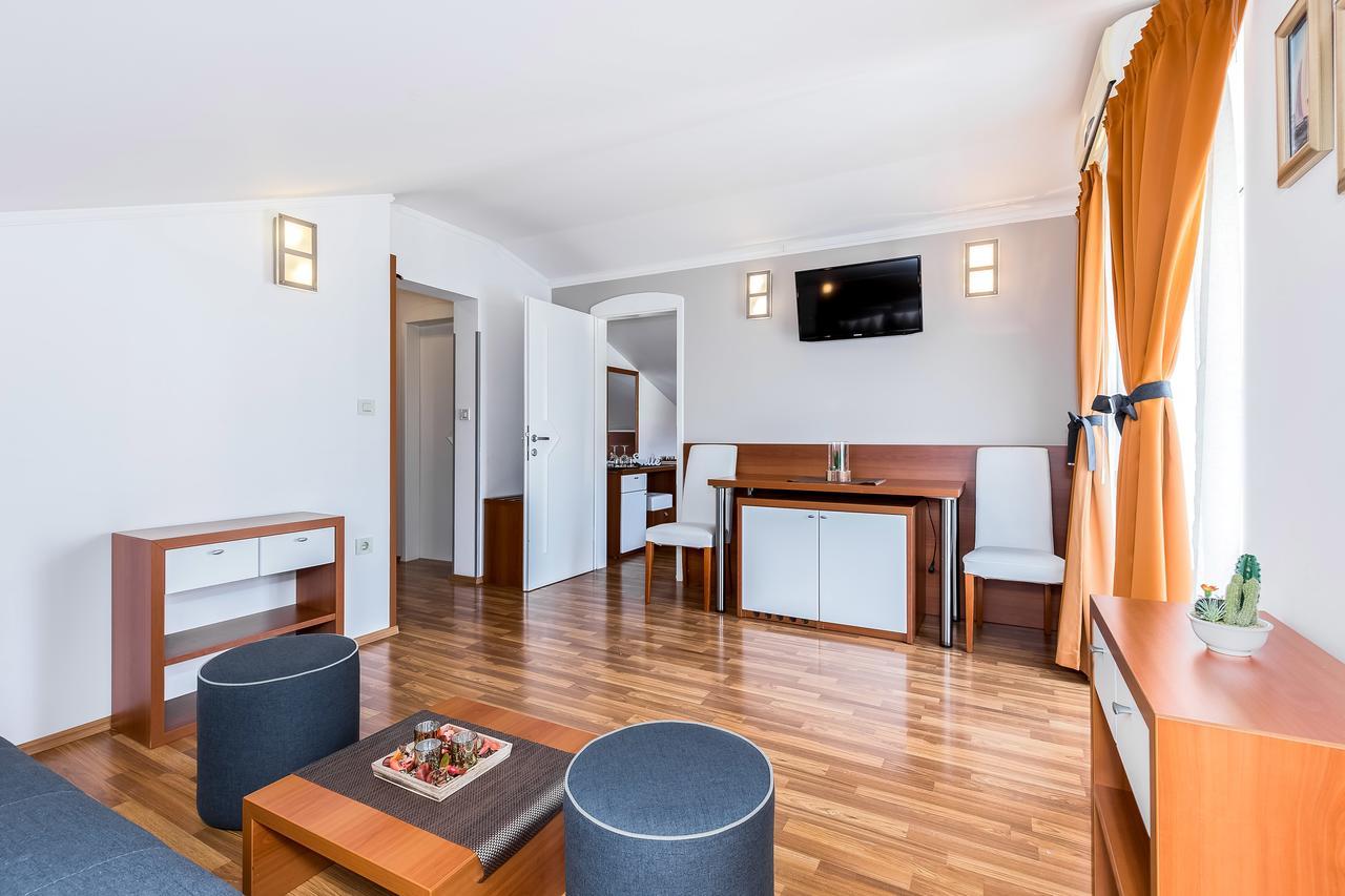 Villa Nada Ловран Екстериор снимка