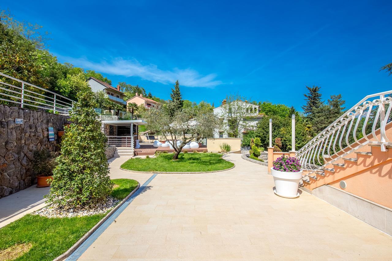 Villa Nada Ловран Екстериор снимка